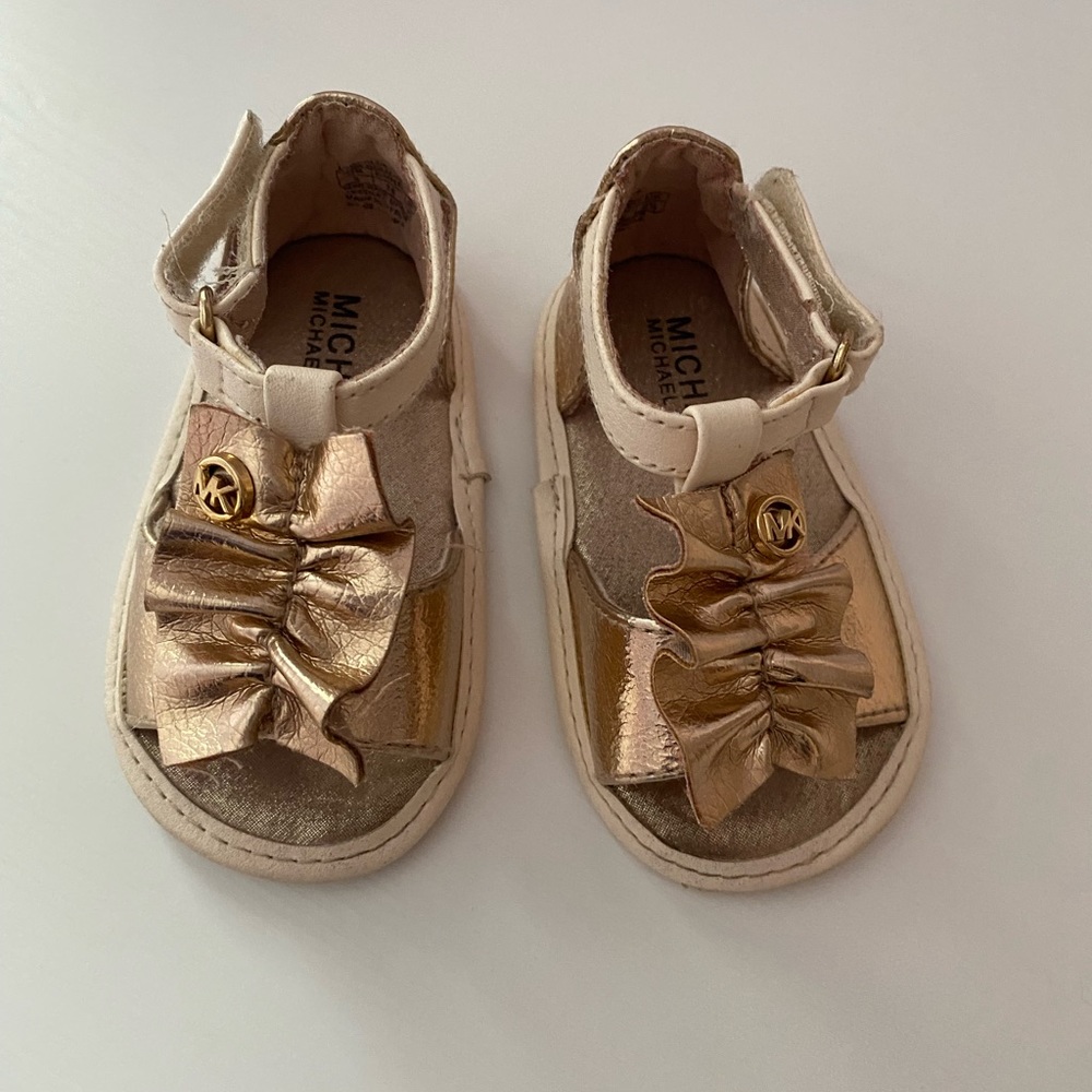 Michael Kors Baby Girl Rose Gold 🌹 Sandals, size 3.